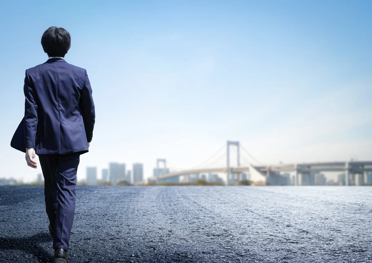 突如、サラリーマンに転身